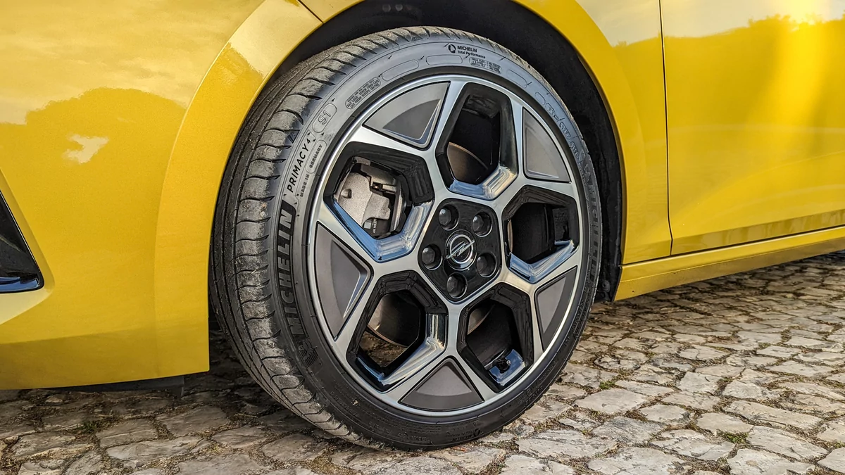 Opel Astra PHEV © David Nogueira
