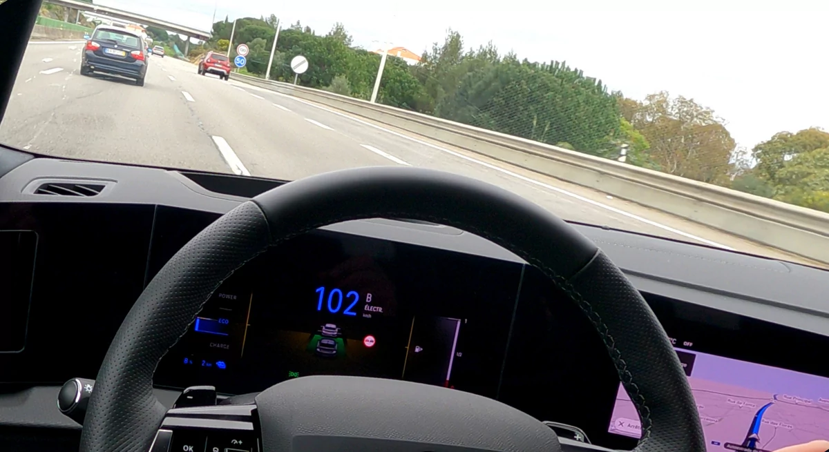 Opel Astra PHEV © David Nogueira