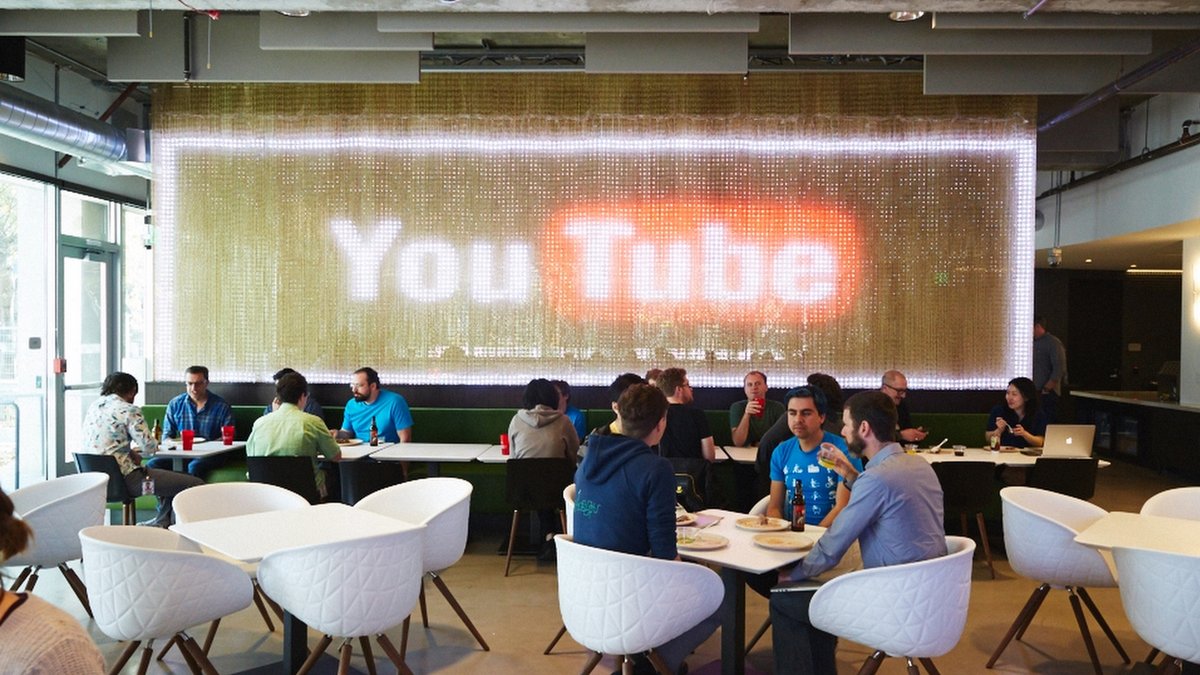 YouTube logo café © Google