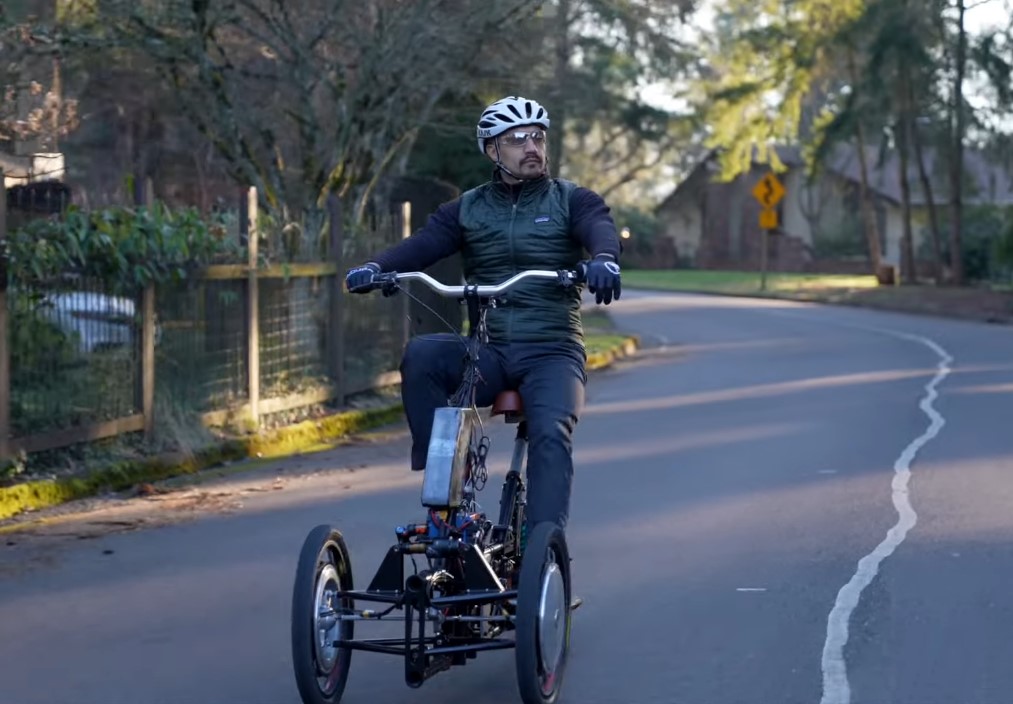 Le tricycle électrique est-il l'avenir du vélo électrique ? Ce constructeur y croit dur comme fer