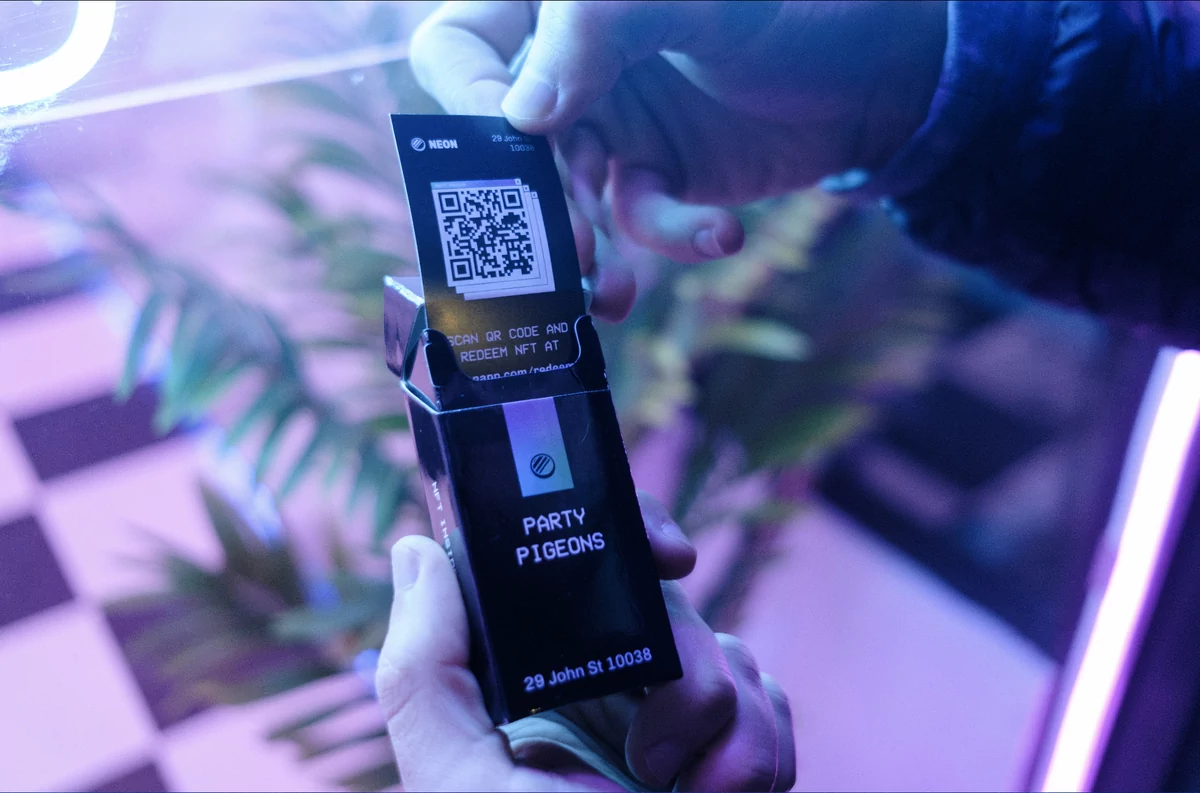 Distributeur NFT © Neon
