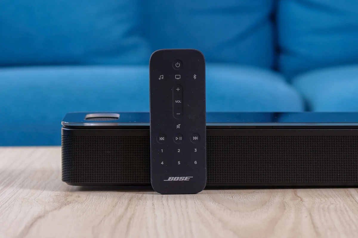 Test Bose Smart Soundbar 900 télécommande
