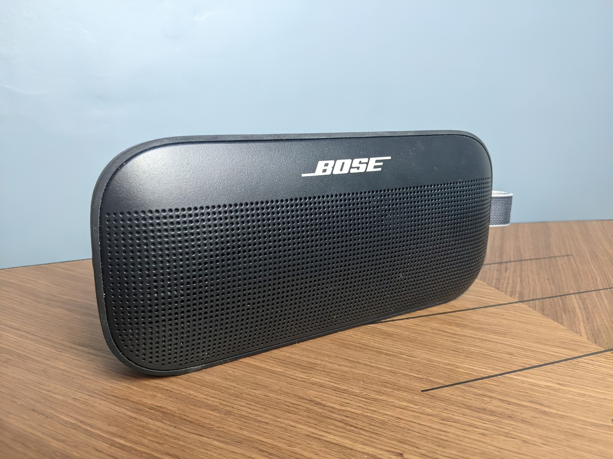 Test Bose SoundLink Flex : une mini enceinte baroudeuse aux basses soignées