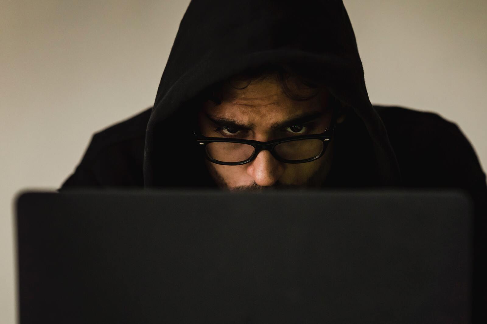 Le Royaume-Uni propose un premier pas vers la fin de l'anonymat sur Internet
