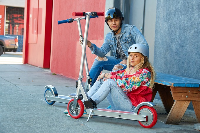 Razor lance Icon, une trottinette électrique qui fleure bon les années 2000