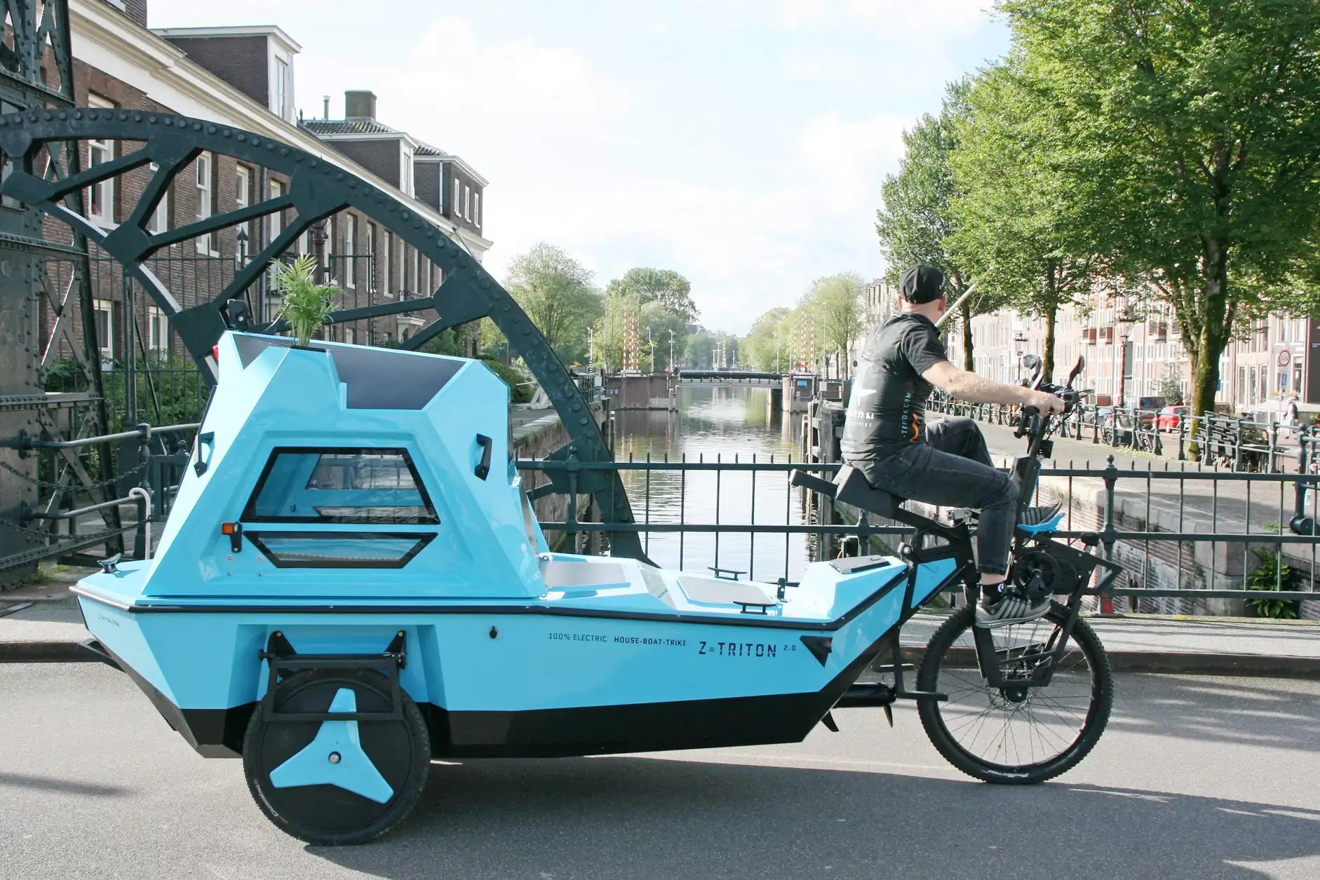 C'est un vélo ! C'est un bateau ! C'est un camping-car ! Non, c'est le Z-Triton 2.0, et vous n'êtes pas prêts