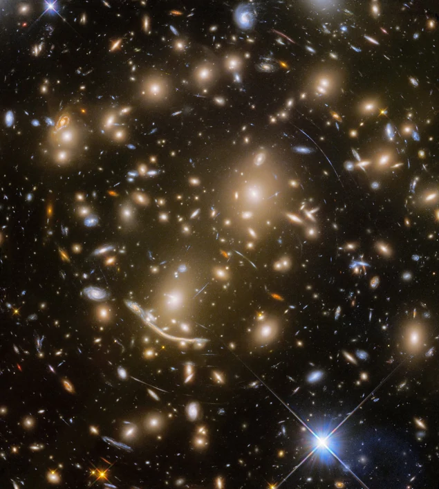 Hubble frontier lentille gravitationnelle © NASA/ESA/HST