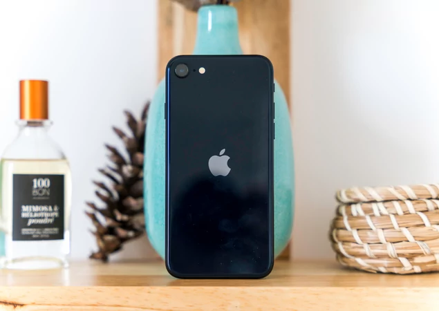 Apple iPhone SE (2022)