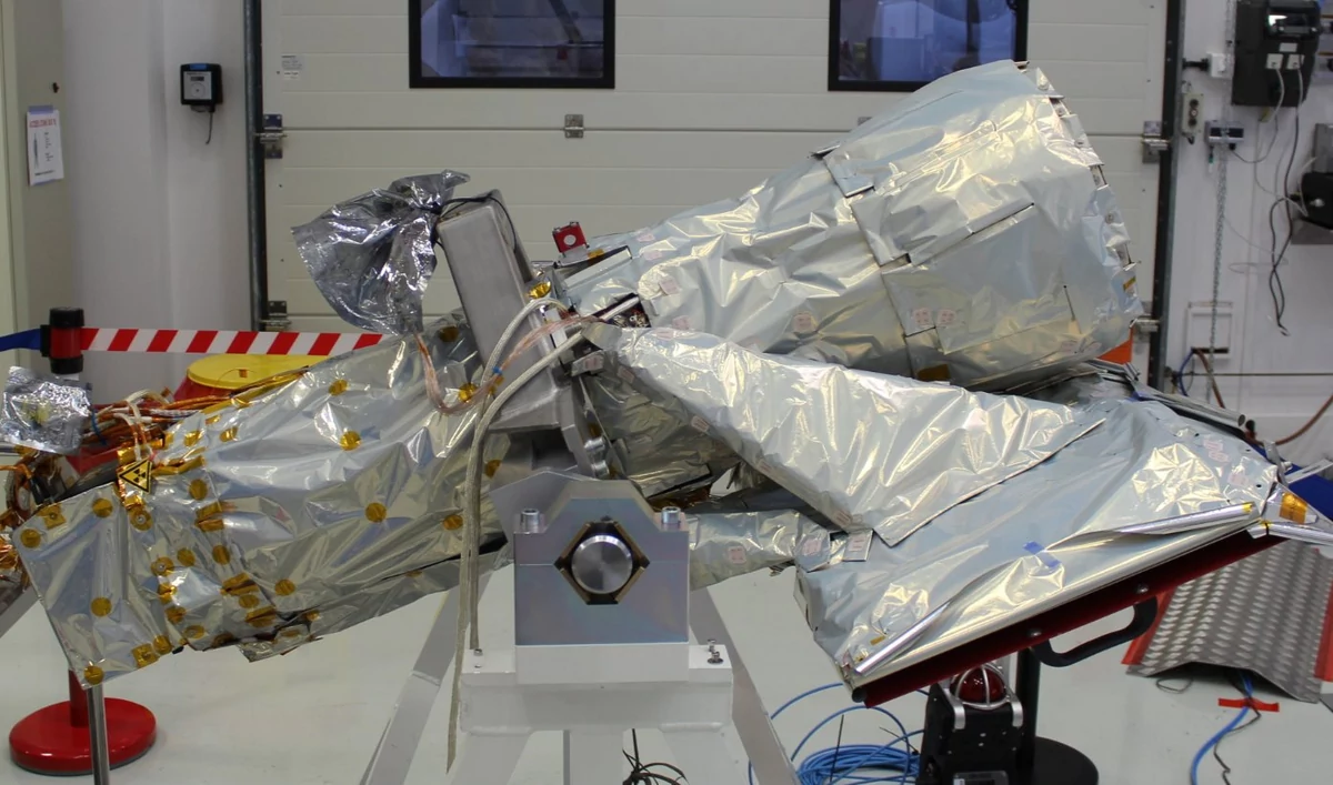 SVOM mission CNES MXT salle blanche © E. Bottlaender pour Clubic