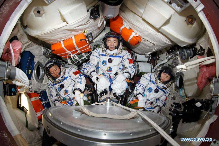 Shenzhou 9 intérieur capsule © News.cn/BACC