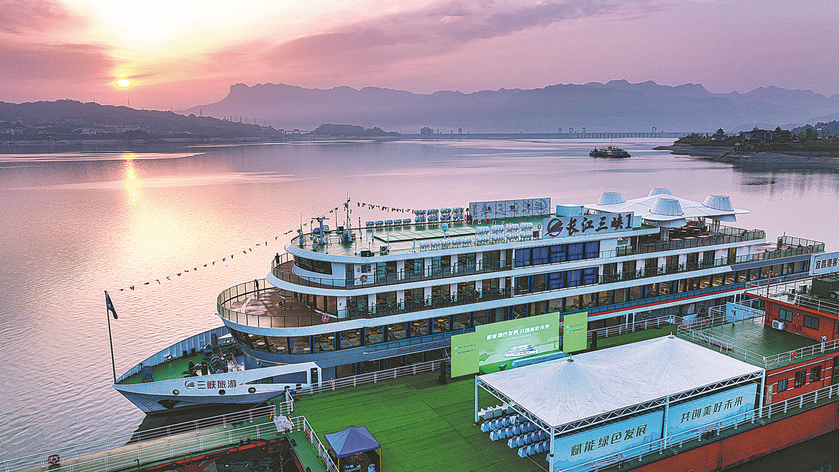 Tout dans la démesure : le plus grand bateau de croisière électrique au monde a fait son premier voyage