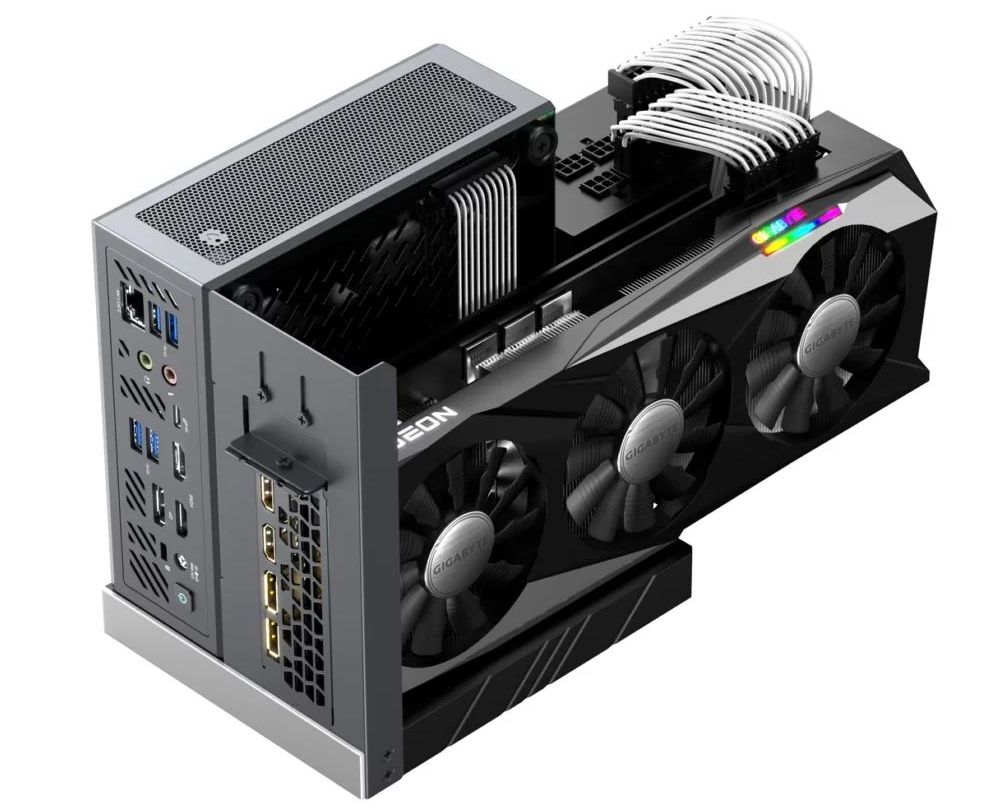 2024 - Minisforum launches the B550, a mini-pc capable of accommodating ...