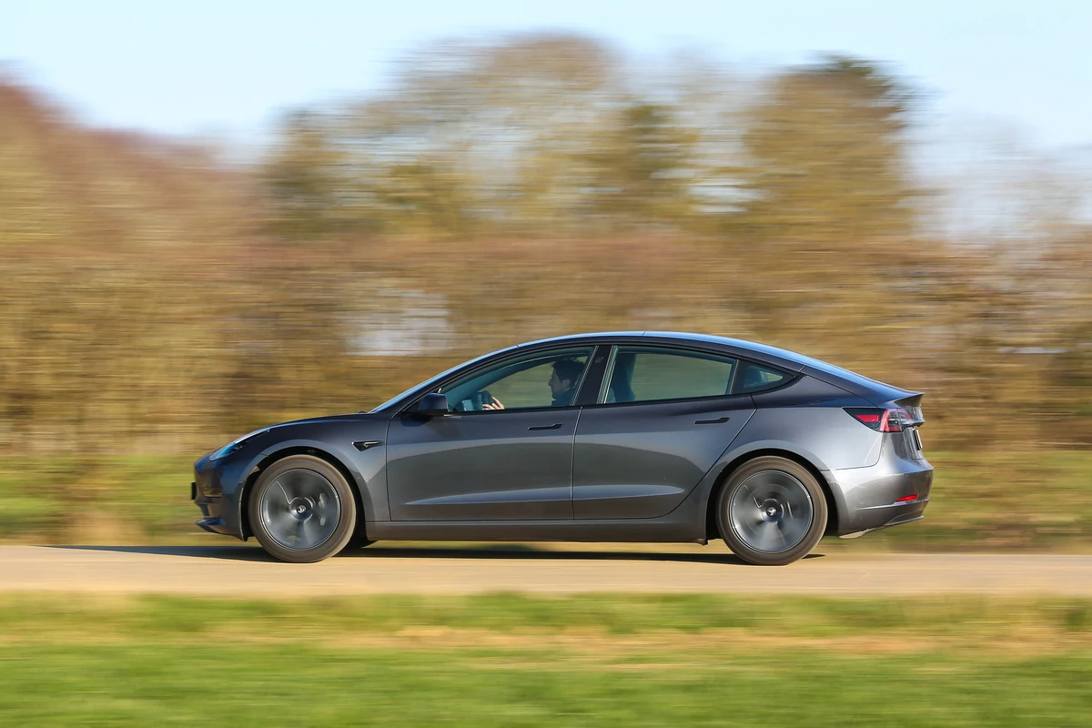 Tesla Model 3 2022 filé 02 © Camille Pinet