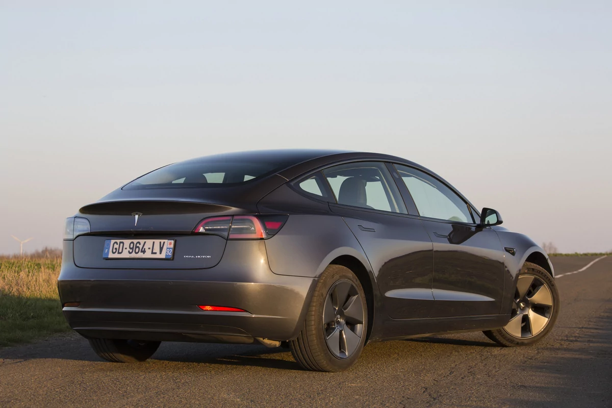 Tesla Model 3 2022 statique 02 © Camille Pinet
