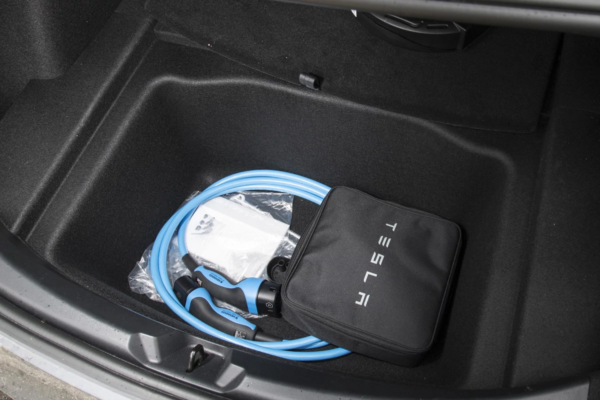 Tesla Model 3 2022 cable © Camille Pinet