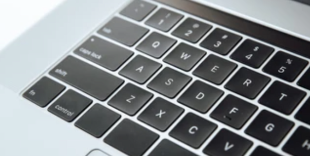 Que faire si le clavier de mon Macbook est peu réactif ?