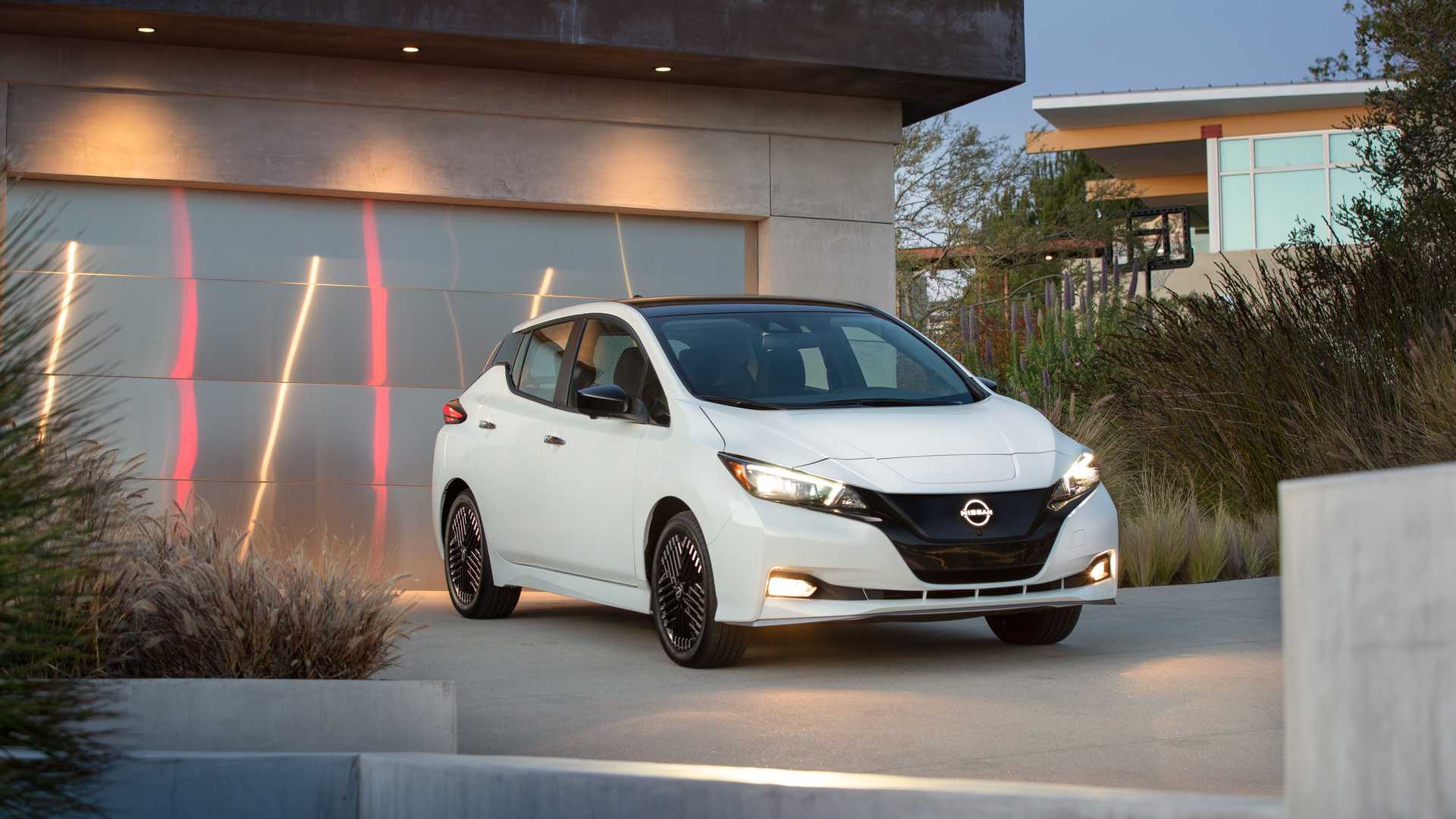 La prochaine version de la petite Nissan Leaf électrique commence à se dévoiler