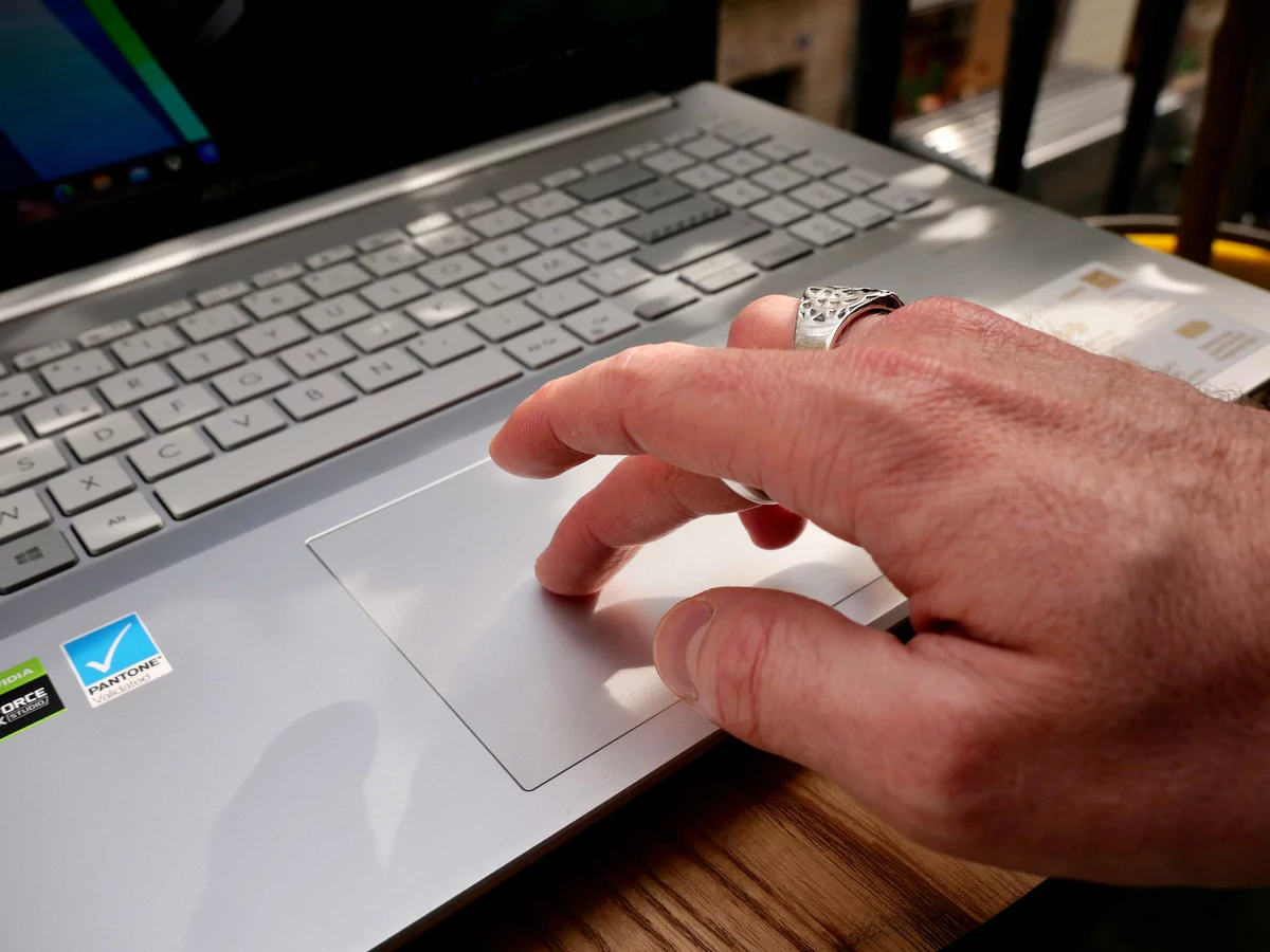 ASUS Vivobook Pro 16X OLED-10 © © Nathan Le Gohlisse pour Clubic