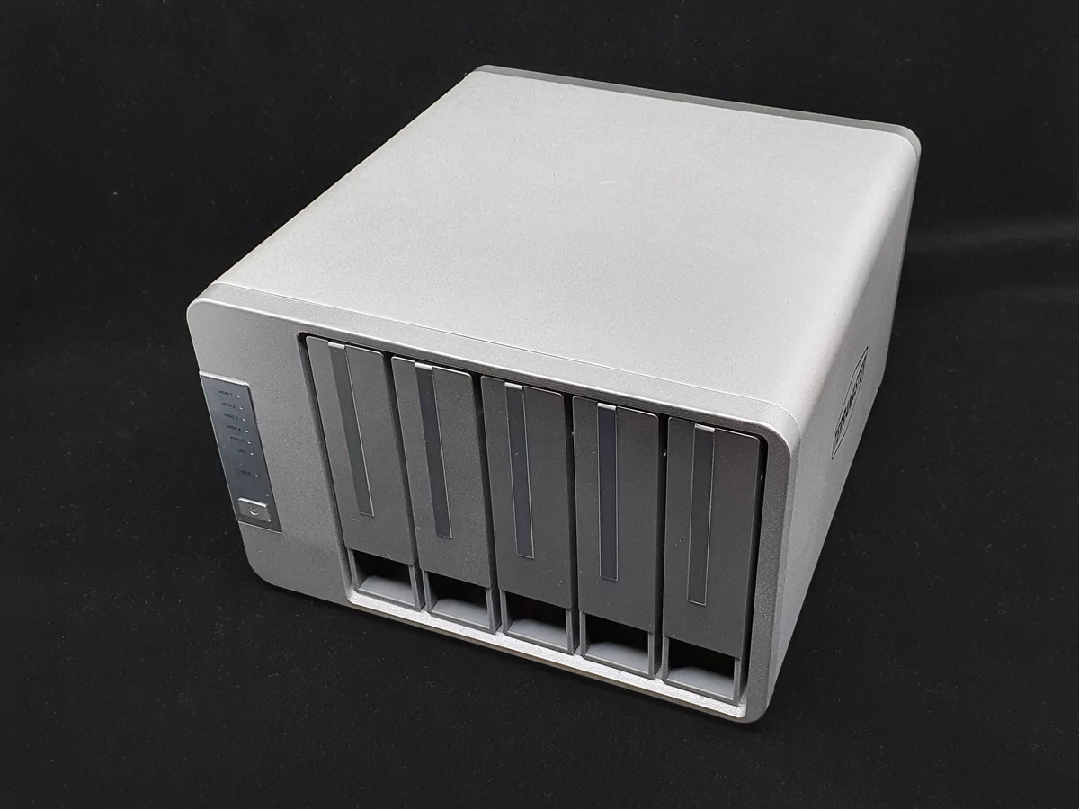 TerraMaster F5-221 © Nerces pour Clubic.com