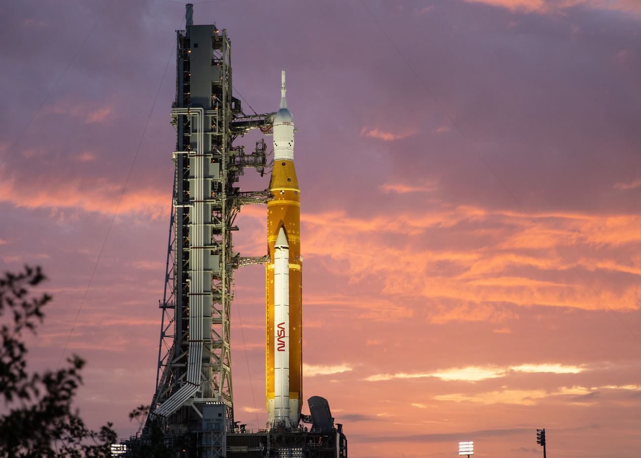 Face aux problèmes techniques, la NASA renvoie le lanceur géant SLS dans son hangar