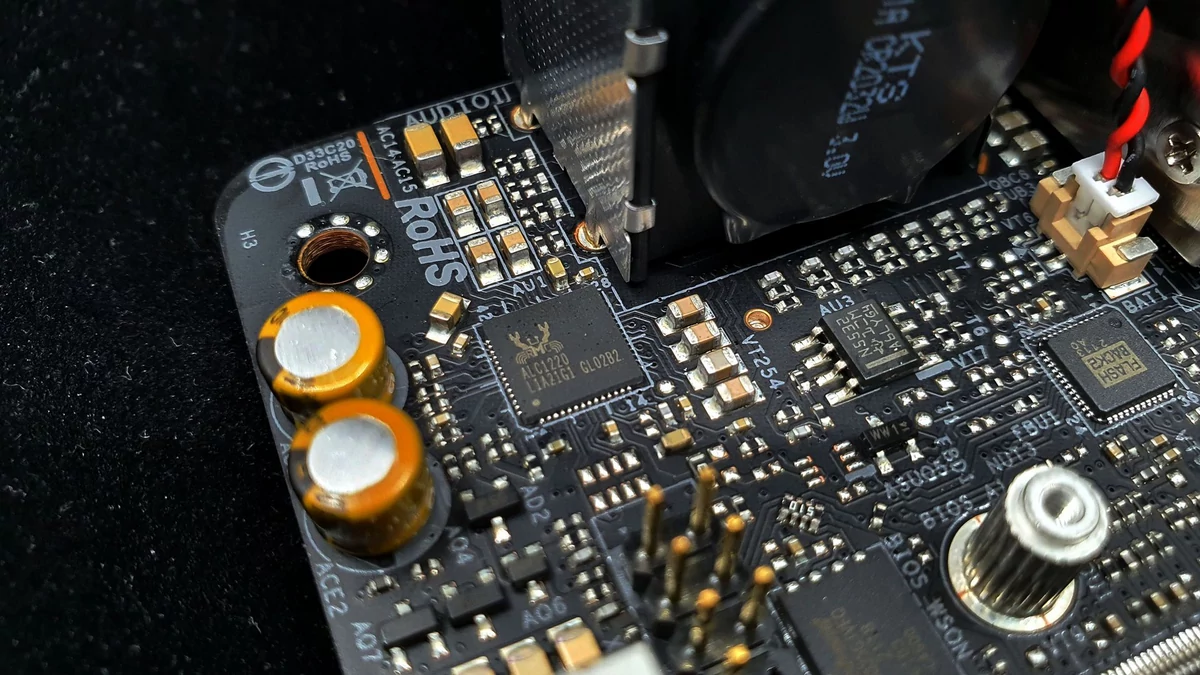 ASRock Z690 Phantom Gaming-ITX/TB4 © Nerces