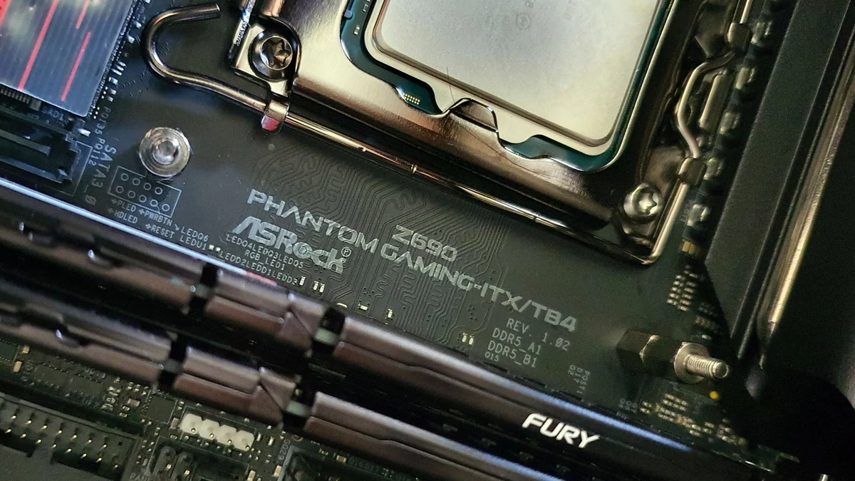 ASRock Z690 Phantom Gaming-ITX/TB4 © Nerces