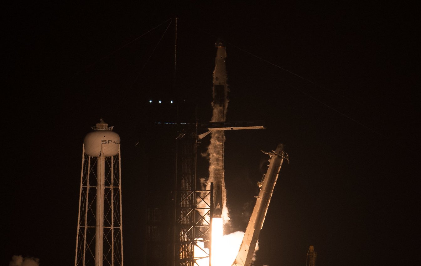 Découvrez Crew-4 et son équipage qui viennent d'arriver sur l'ISS !