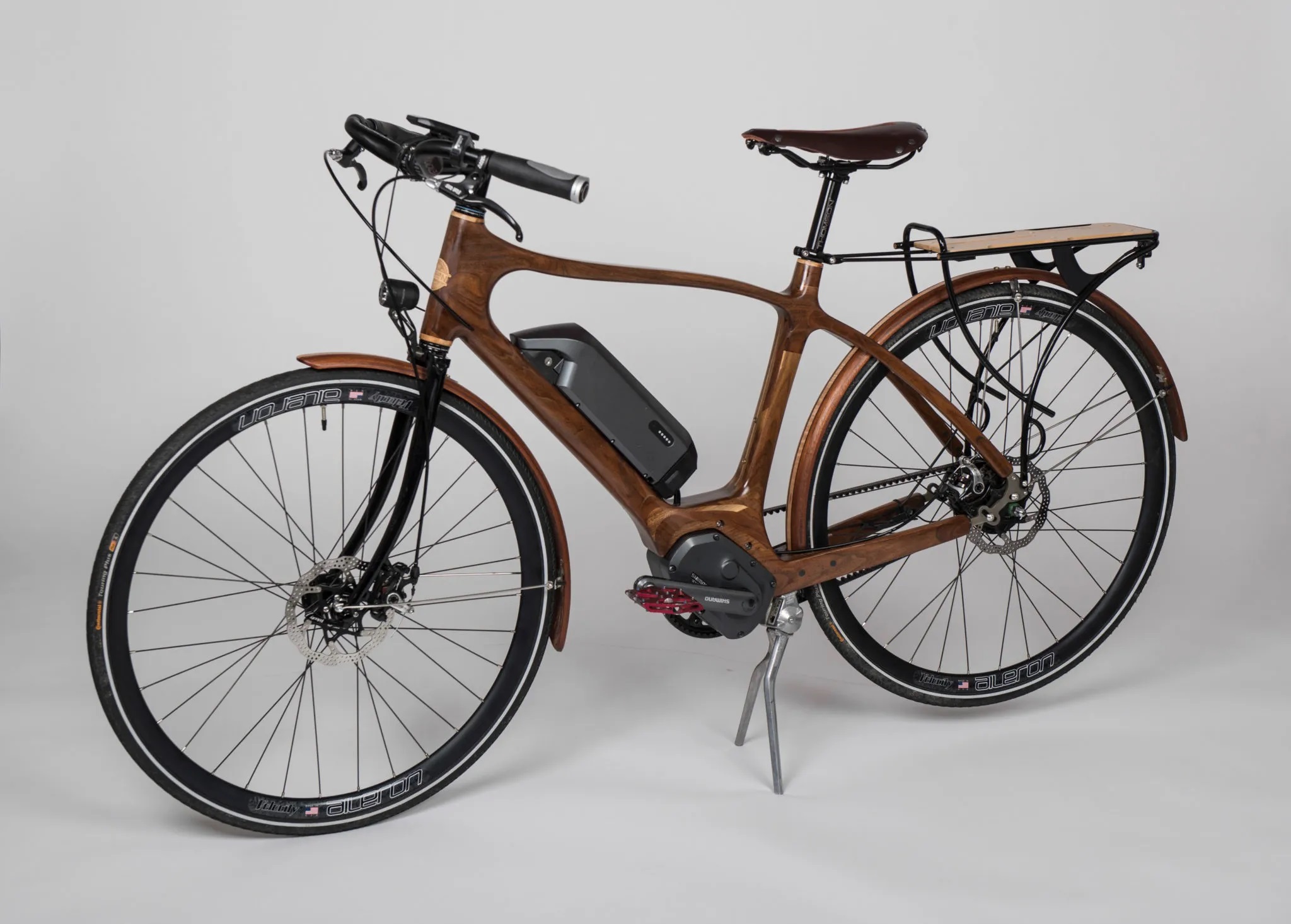 Ce vélo électrique en bois a de l'allure... et le prix qui va avec