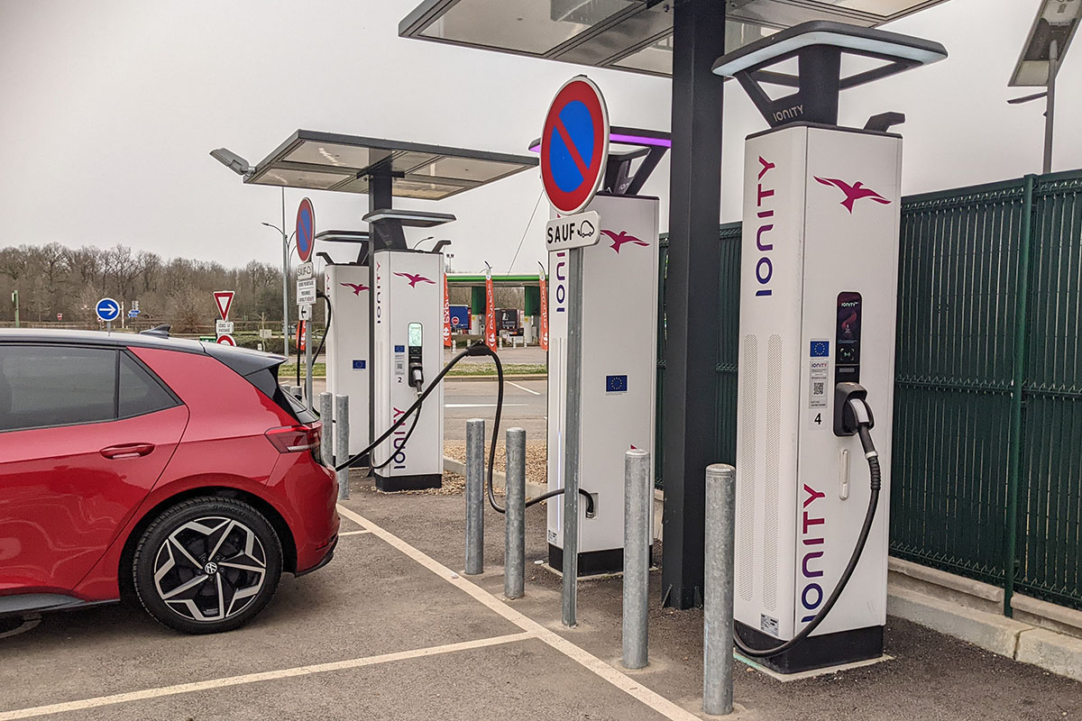 À contre-courant de la hausse des prix, Ionity rend la recharge des voitures électriques encore plus accessible