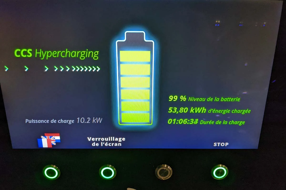 Test-bornes-recharge-Fastned © Soufyane Benhammouda pour Clubic