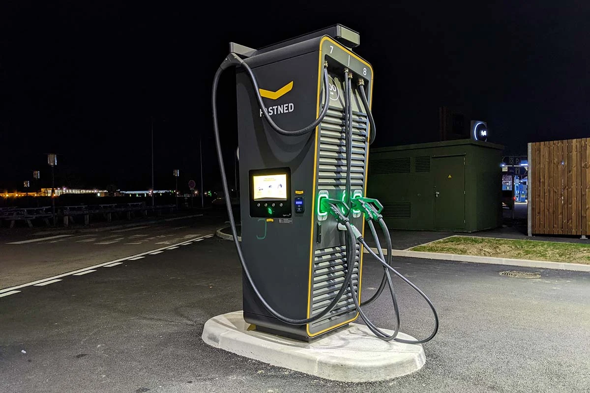 Test-bornes-recharge-Fastned © Soufyane Benhammouda pour Clubic