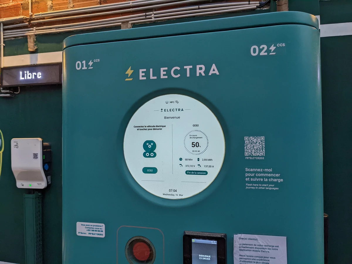 Test-reseau-bornes-recharge-Electra © Soufyane Benhammouda pour Clubic