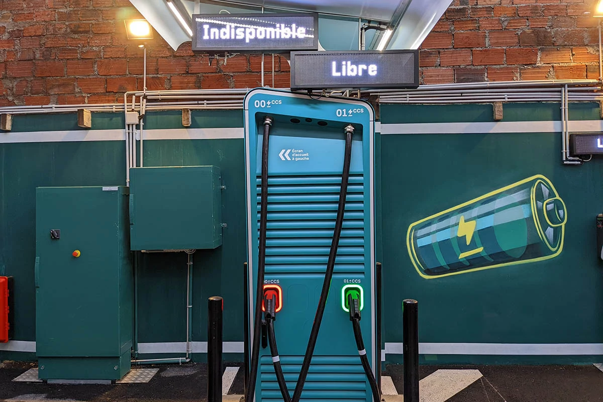 Test-reseau-bornes-recharge-Electra © Soufyane Benhammouda pour Clubic