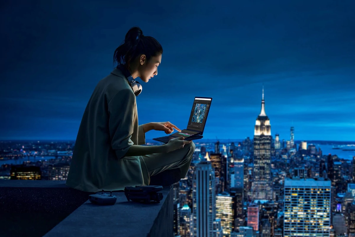 ZenBook Pro Duo 14 OLED-1 © © ASUS