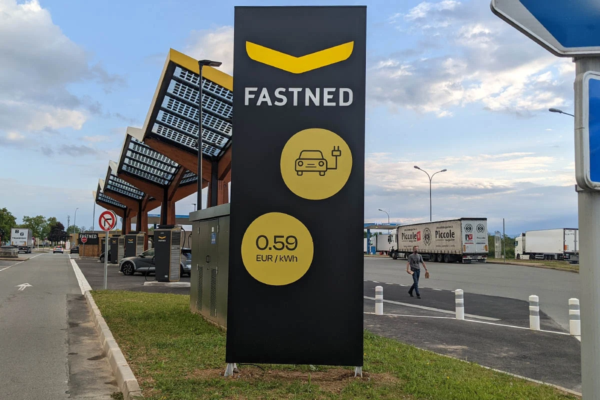 Test-bornes-recharge-Fastned © Soufyane Benhammouda pour Clubic