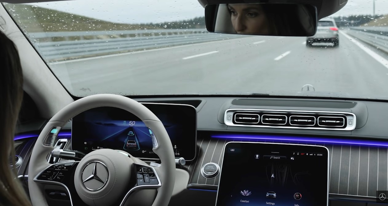Mercedes prend de court Tesla sur les voitures autonomes