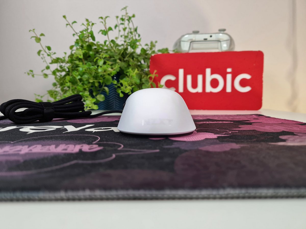 NZXT nous a fait parvenir un modèle blanc de sa toute première souris © Matthieu Legouge pour Clubic