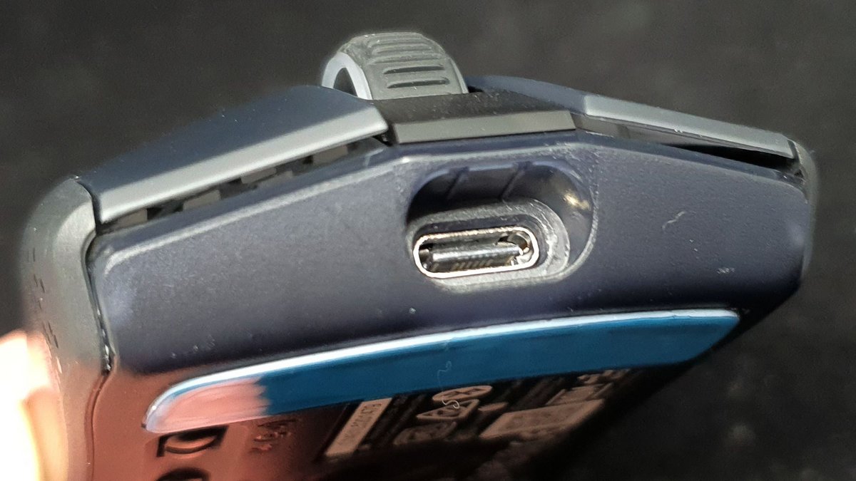 Un port USB-C tout ce qu&#039;il y a de plus standard pour assurer la charge / connexion au PC © Nerces