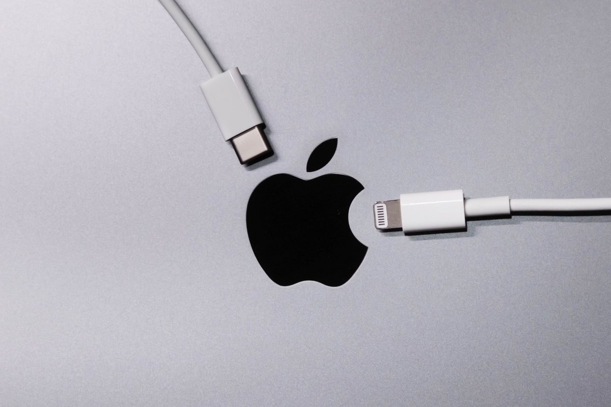 Apple USB © charnsitr / Shutterstock.com