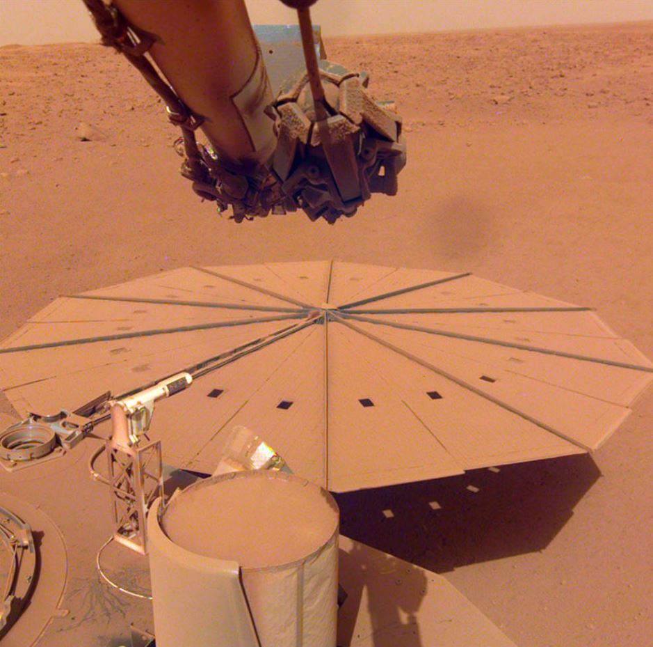 L'atterrisseur InSight va bientôt prendre sa retraite (mais il écoute quand même les tremblements de Mars)