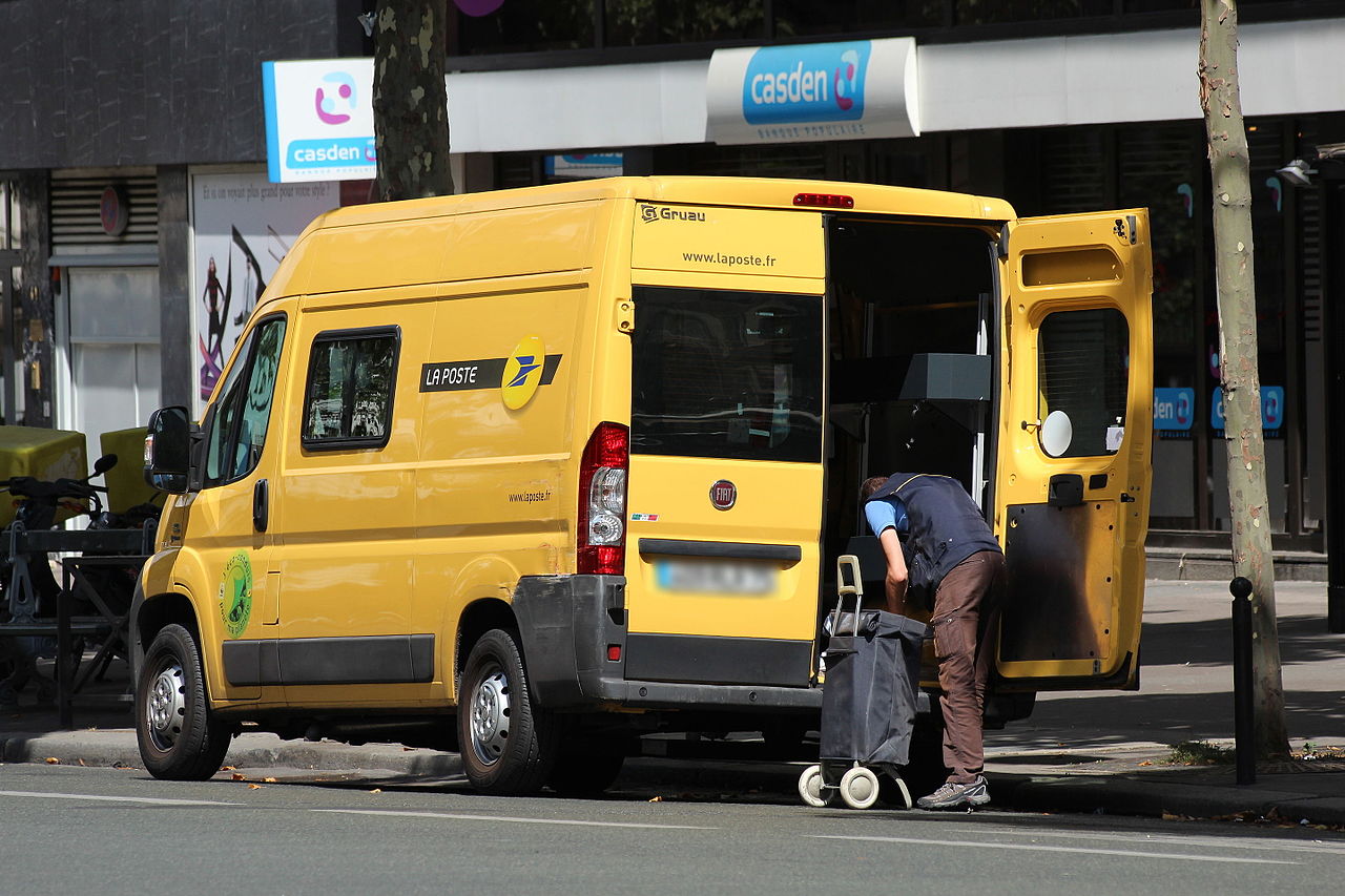 La Poste accélère sur l'électrique, même chez ses prestataires privés