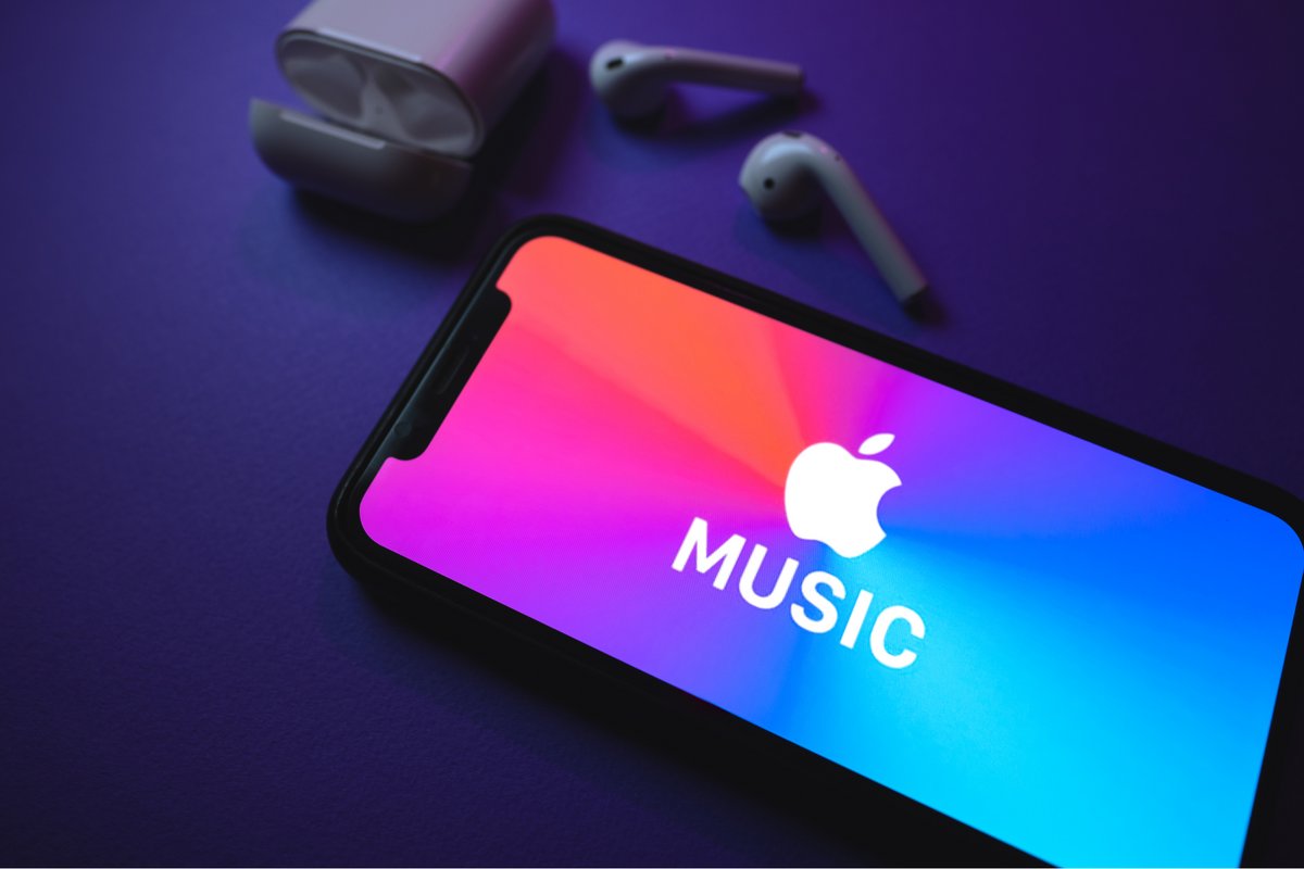 Apple Music © © nikkimeel / Shutterstock