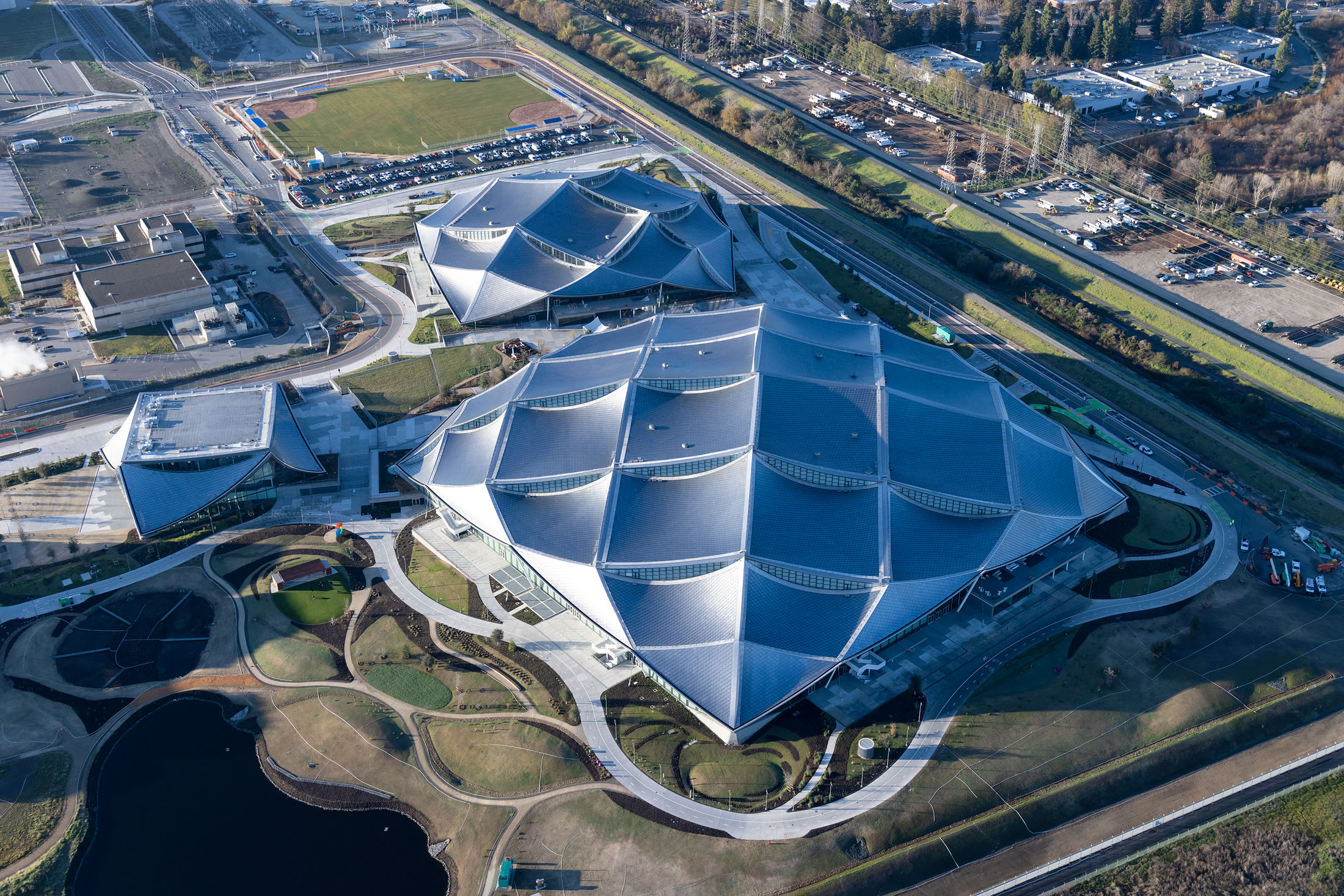 Voici le campus flambant neuf de Google qui peut accueillir 4000 personnes