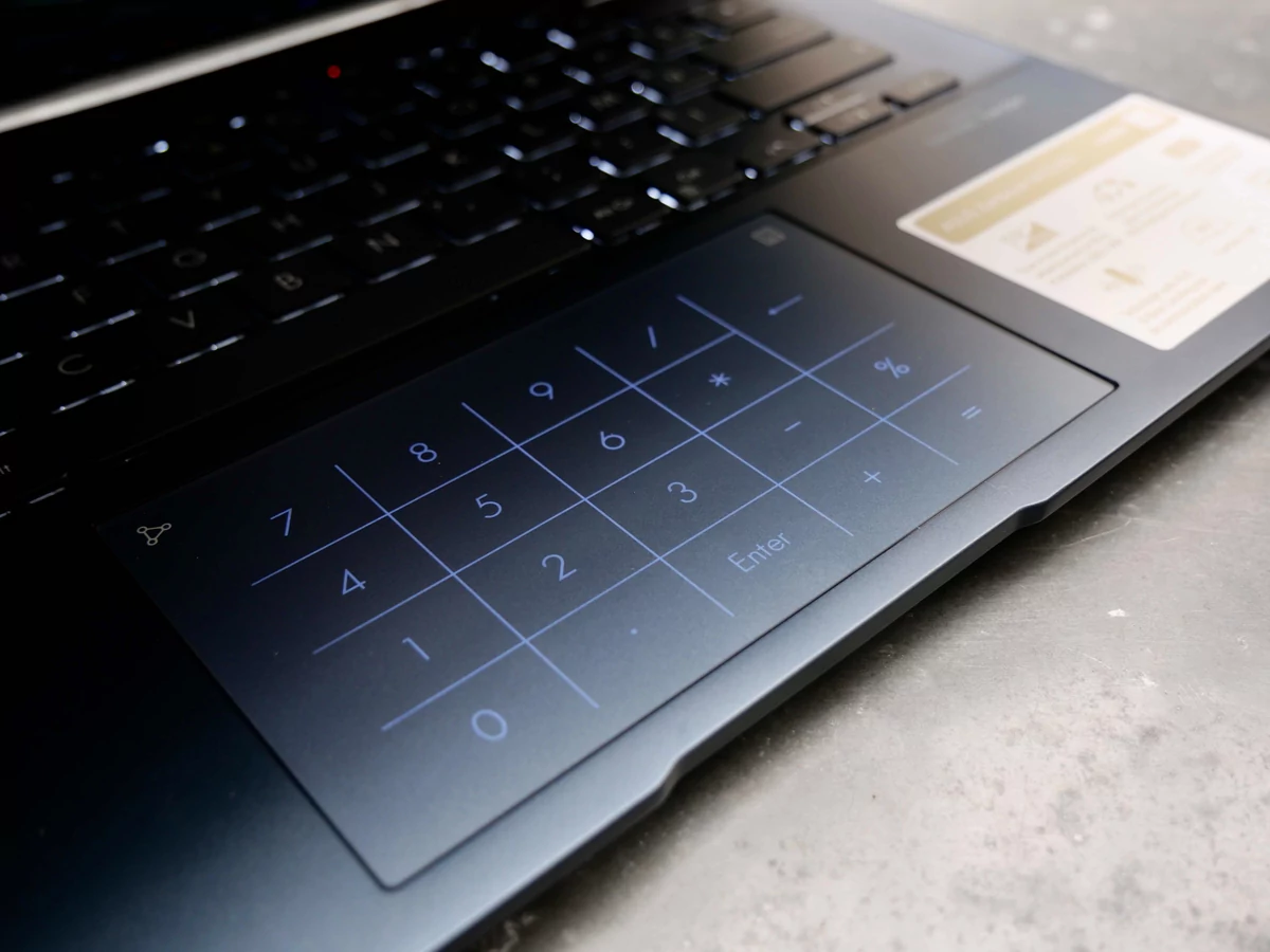 ASUS Zenbook 14 OLED-11 © © Nathan Le Gohlisse pour Clubic
