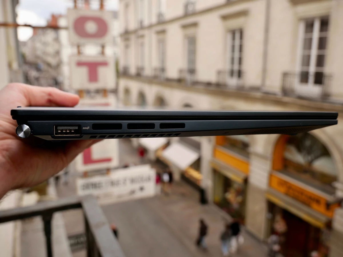 ASUS Zenbook 14 OLED-14 © © Nathan Le Gohlisse pour Clubic