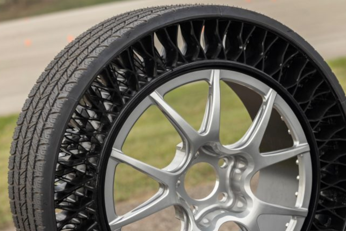 Regardez cette Tesla Model 3 rouler avec les pneus sans air Goodyear