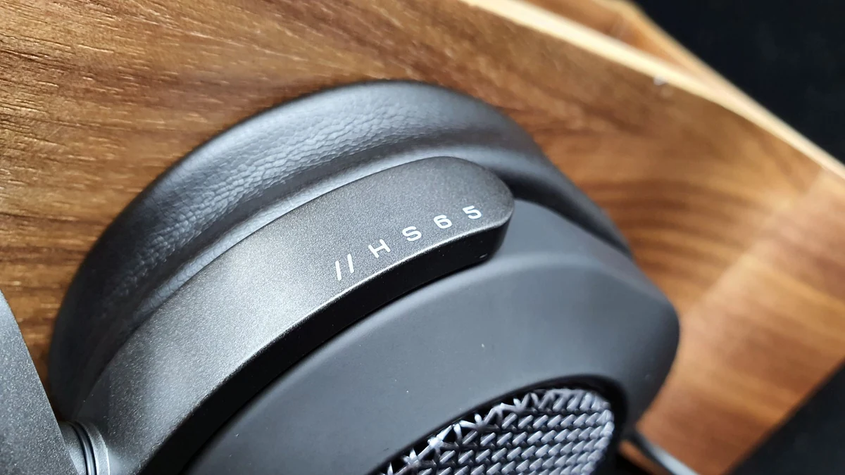 Corsair HS65 Surround © Nerces