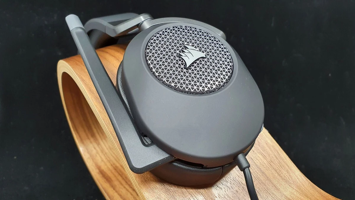 Corsair HS65 Surround © Nerces