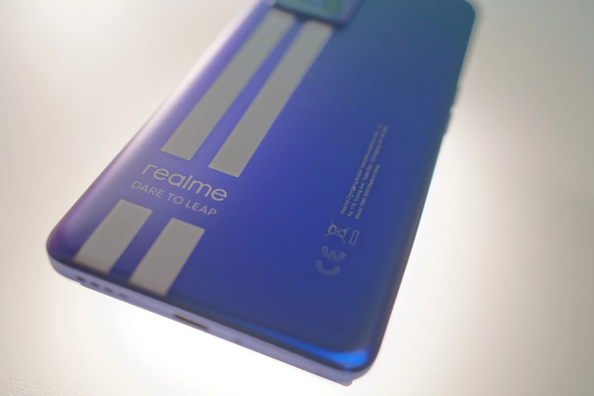 realme GT Neo 3 © © Marc Mitrani pour Clubic