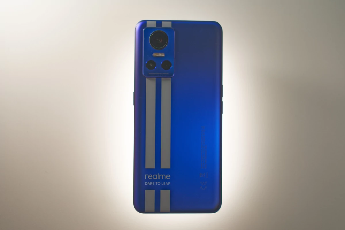 realme GT Neo 3 © © Marc Mitrani pour Clubic
